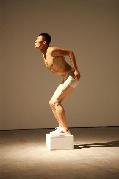 从剧场到场域，以身体叩问灵魂｜李凝特定场域作品亮相《灵魂同声》跨界当代艺术展