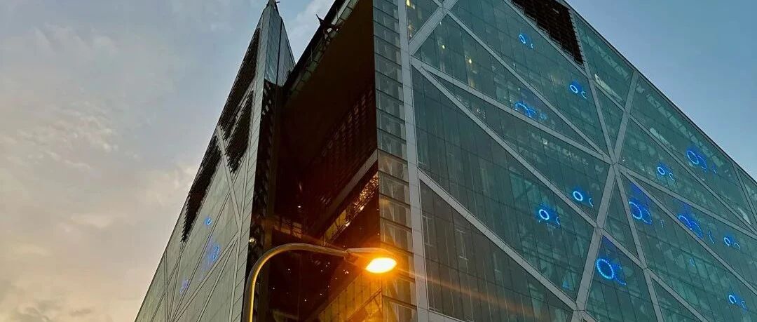 大可不必唱衰，请给“艺术商业”的转型多一点时间