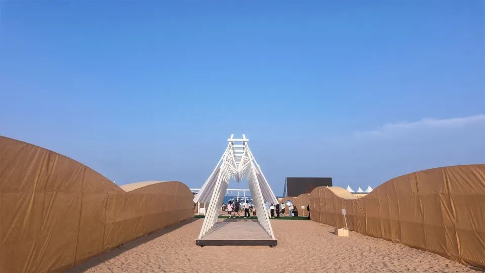 island creature installation by beats architects