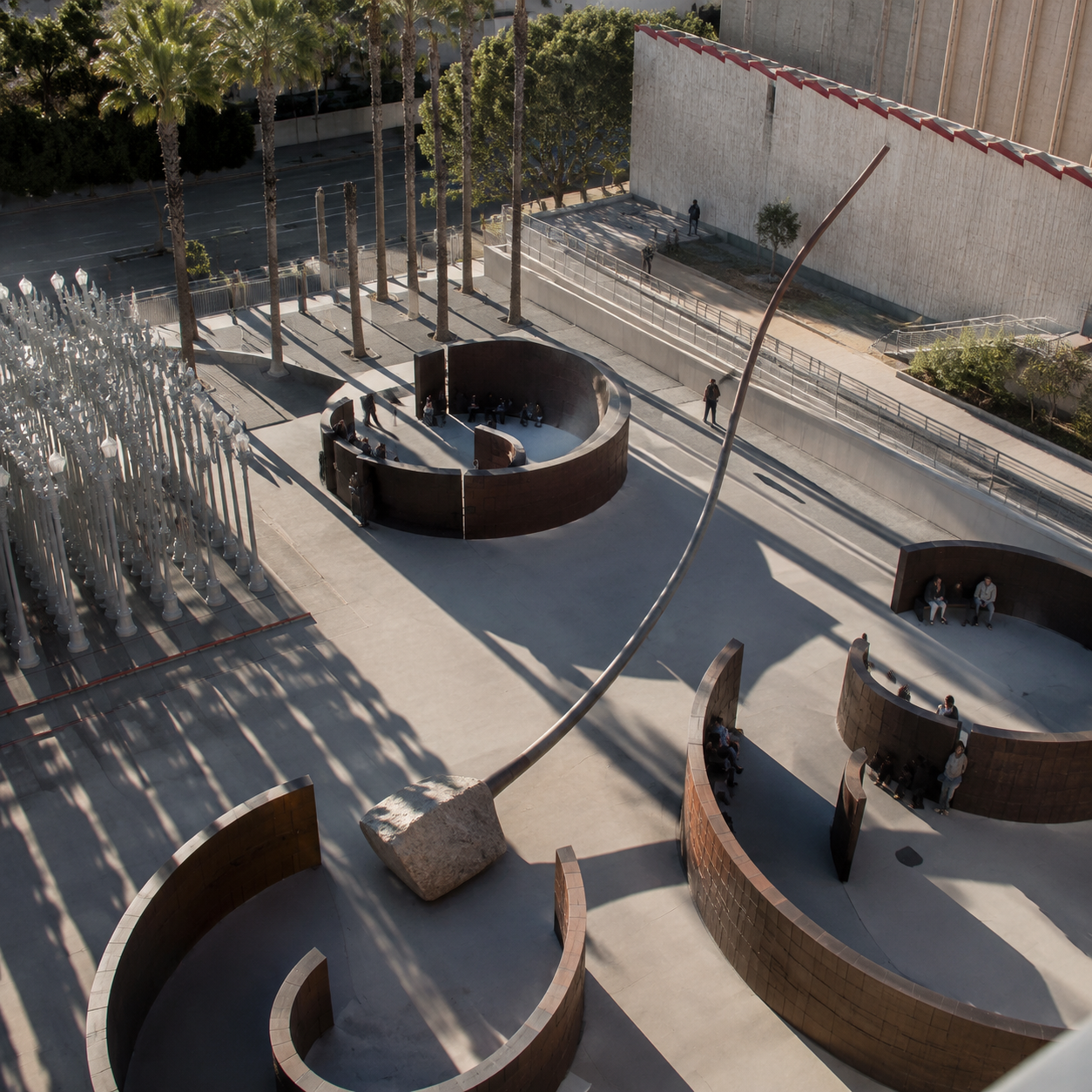 桥上视角：Katy Barkan 探讨 LACMA 与公民空间的创造