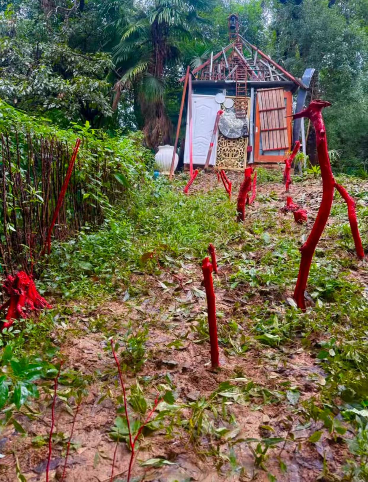 灵魂同声，以艺术为解药｜黄药携重磅装置亮相 2026 南京年度实验展